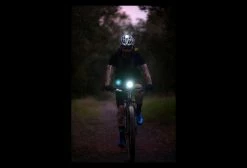 Eclairage Avant Knog PWR Mountain 2000 Lumens Noir 11 Eclairage Avant Knog PWR Mountain 2000 Lumens Noir -Pas Cher Éclairage Vélo Magasin unnamed file 1893