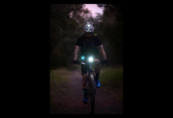 Eclairage Avant Knog PWR Mountain 2000 Lumens Noir 7 Eclairage Avant Knog PWR Mountain 2000 Lumens Noir – Image 5