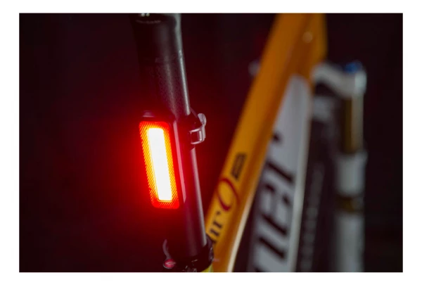 KNOG Eclairage Arrière BLINDER MOB V MR CHIPS Noir 4 KNOG Eclairage Arrière BLINDER MOB V MR CHIPS Noir – Image 2