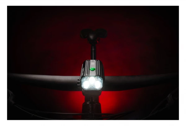 Eclairage Avant Lezyne Super Drive 1600XXL Noir 5 Eclairage Avant Lezyne Super Drive 1600XXL Noir – Image 3