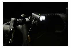 Eclairage Avant Lezyne Macro Drive 1300XXL Noir Mat 8 Eclairage Avant Lezyne Macro Drive 1300XXL Noir Mat -Pas Cher Éclairage Vélo Magasin unnamed file 3