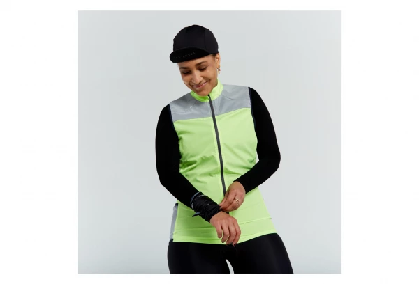 Gilet Coupe Vent Femme Triban Norme EN1150 Jaune Fluo 4 Gilet Coupe Vent Femme Triban Norme EN1150 Jaune Fluo – Image 2